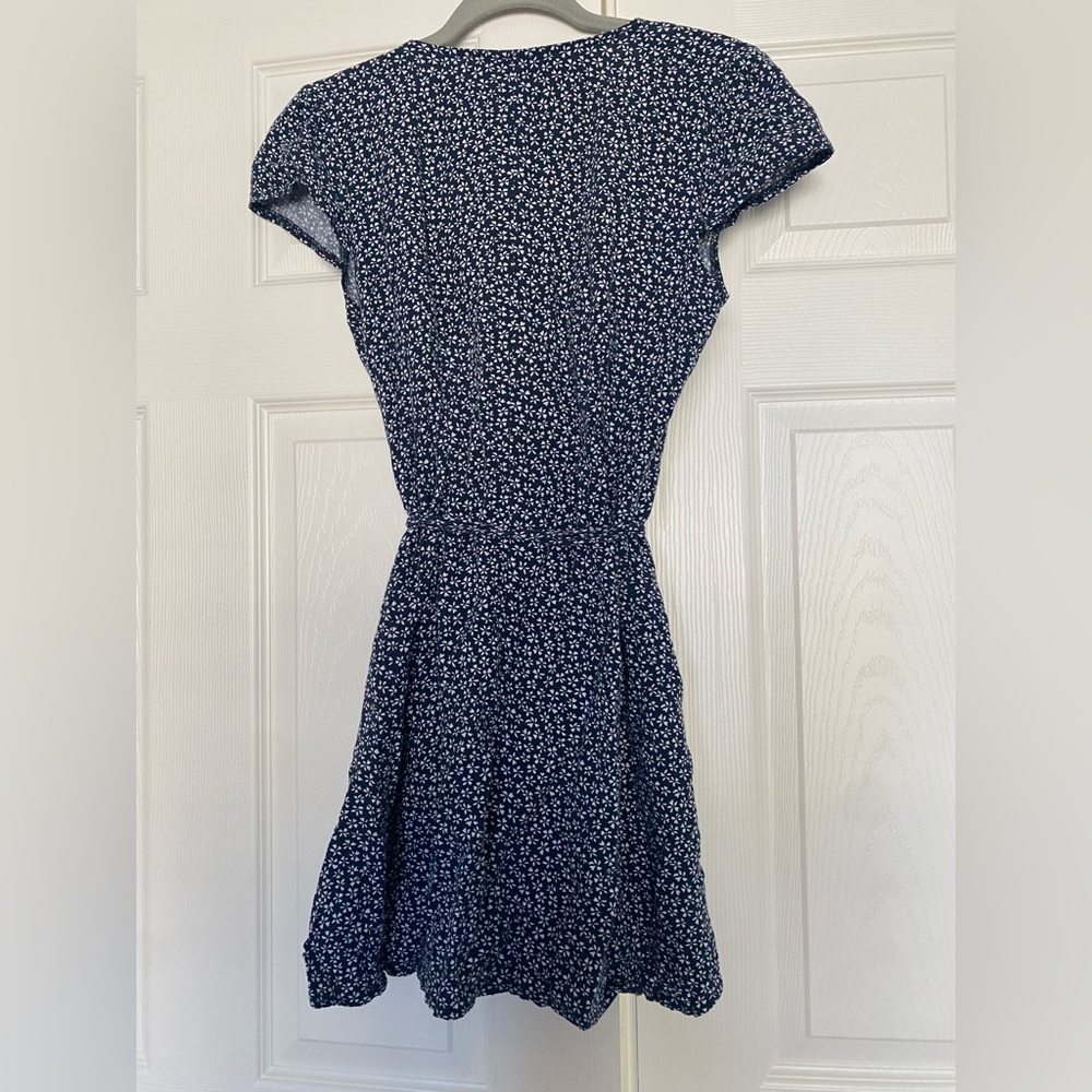 BRANDY MELVILLE Blue flower print wrap dress - Picture 2 of 3